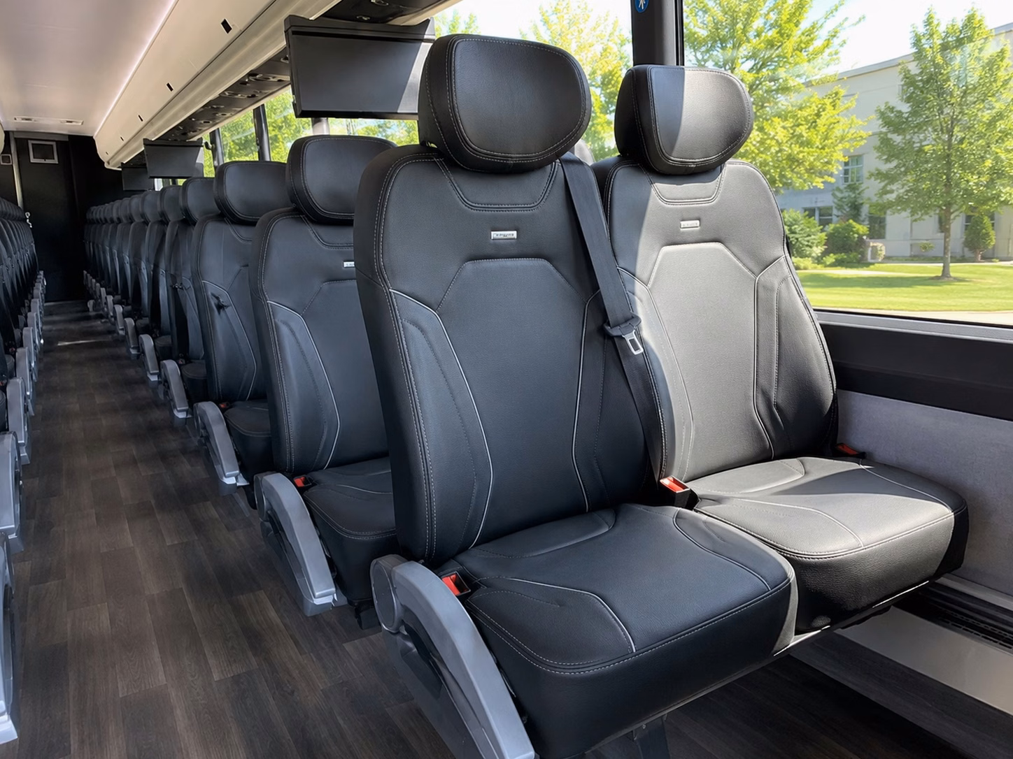 compare charter buses and minibuses for columbia vineyard and winery wedding venues