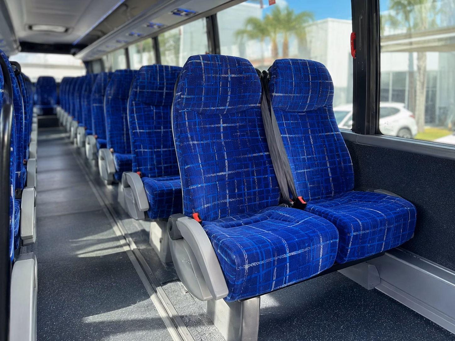 shuttle guests between columbia hotels and your wedding venue without the parking stress